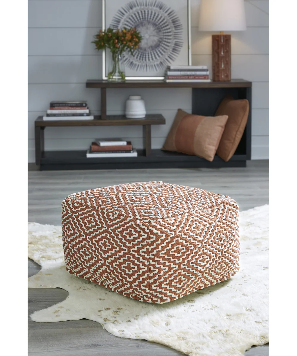 Brynnsen Pouf Rust/Ivory - Image 2